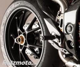 Garde boue arri�re LIGHTECH carbone brillant Triumph Speed Triple 1050