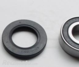KIT ROULEMENTS DE ROUE AVANT + JOINTS SPYS POUR Z750 2005